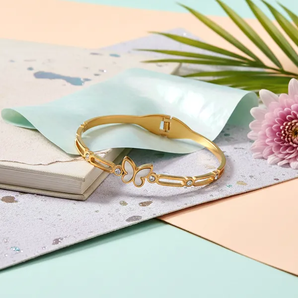 Gold_Royal_Flutter_Diamonette_Luxe_Bangle_For_Women
