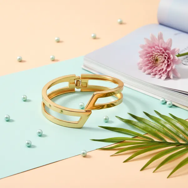 Gold_Infinity_Curve_Designer_Bangle_For_Women
