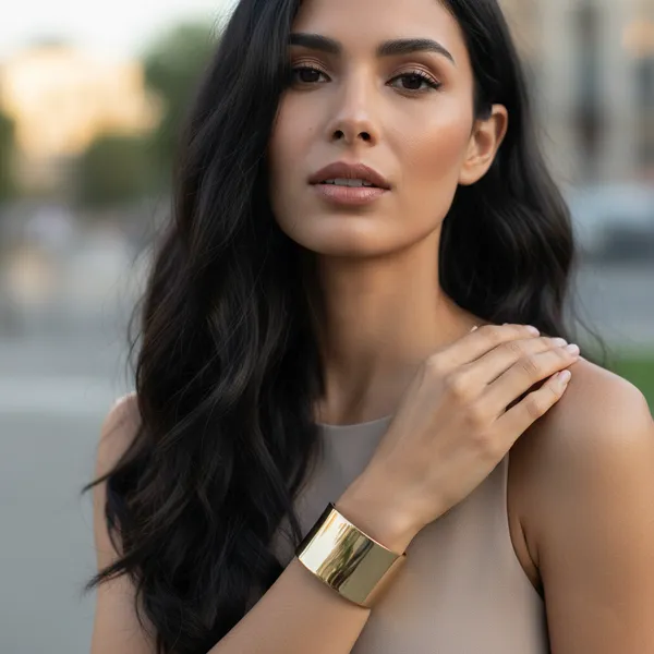 Gold_Valora_Architectural_Gold_Bangle_For_Women