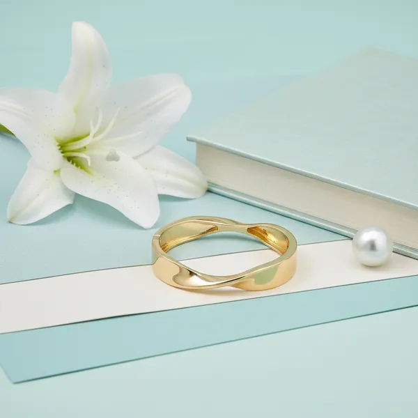 Gold_Seren_Infinity_Curve_Bangle_For_Women