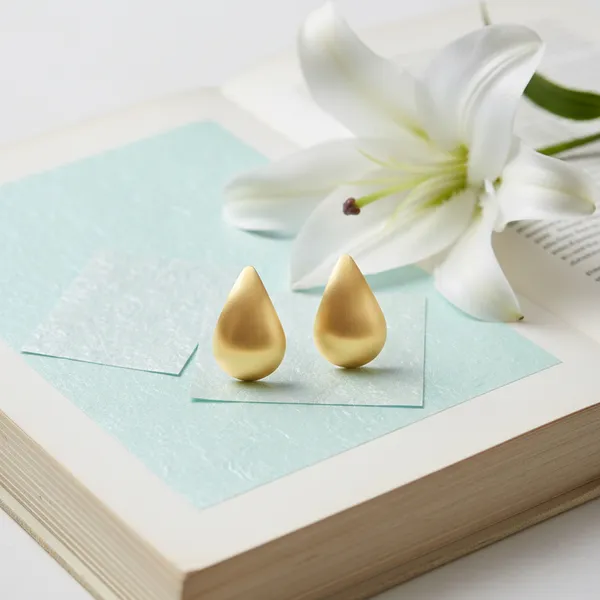 Gold_Elegant_Minimal_Curve_Earrings_For_Women