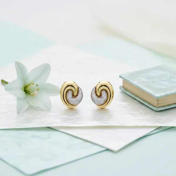 Gold_Velora_Radiance_Swirl_Earrings_For_Women
