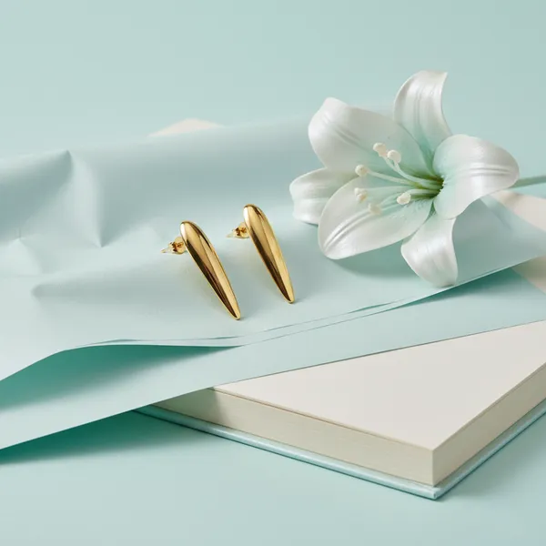 Gold_Classic_Modern_Silhouette_Earrings_For_Women
