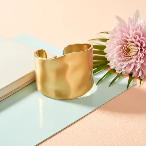 Gold_Modern_Grace_Cuff_For_Women