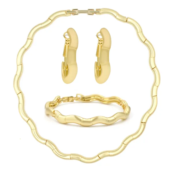 Gold_Élan_Sculpted_Harmony_Jewelry_Set_For_Women