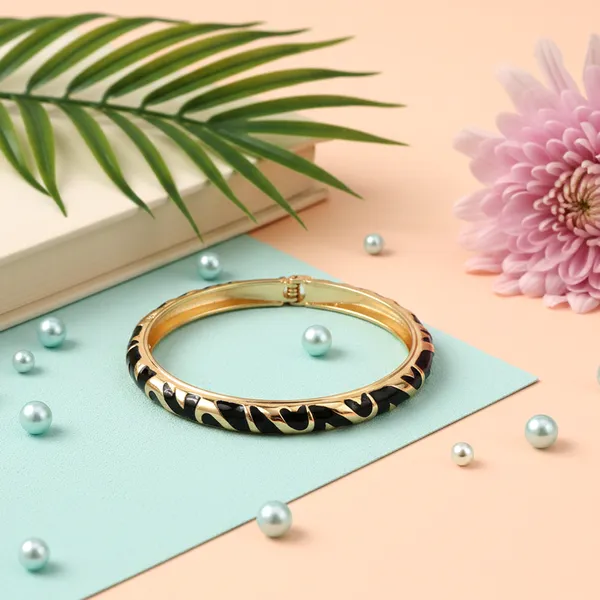 Black_And_Gold_Eclipse_Edge_Luxe_Bangle_For_Women