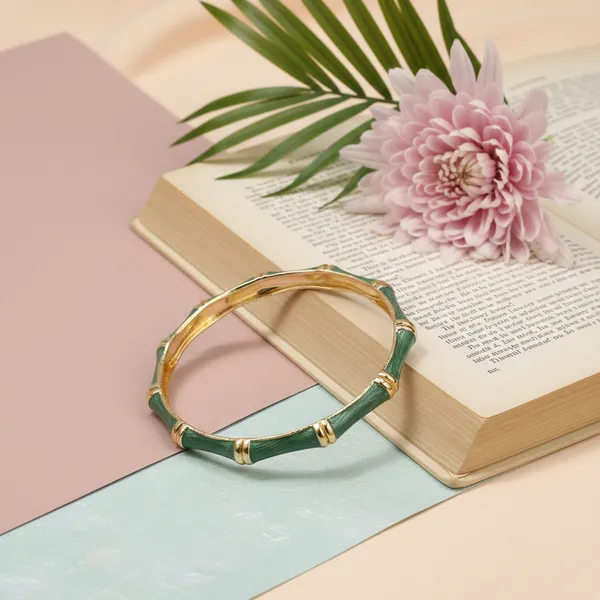 Green_And_Gold_Emerald_Glow_Hinged_Bangle_Metallic_Finish_For_Women