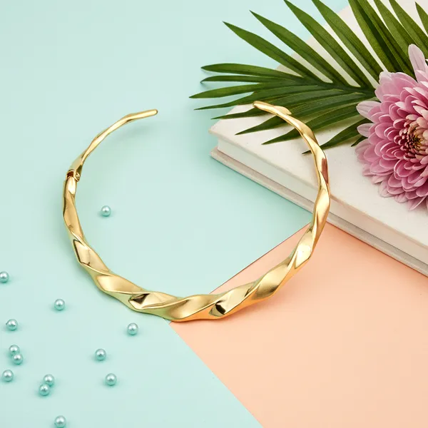 Gold_Modern_Shine_Necklace_And_Earring_Set_For_Women