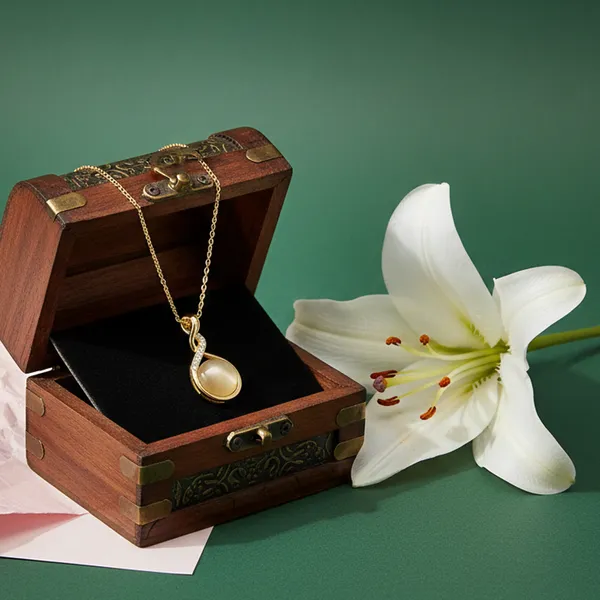 Gold_Brass_And_Mixed_Alloy_Necklace_For_Women