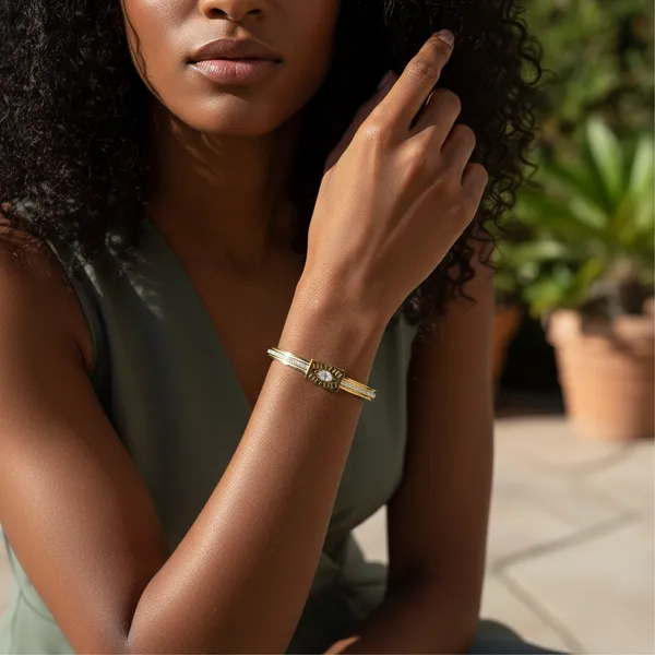 Gold_Signature_Spark_Cz_Elegance_Bangle_For_Women