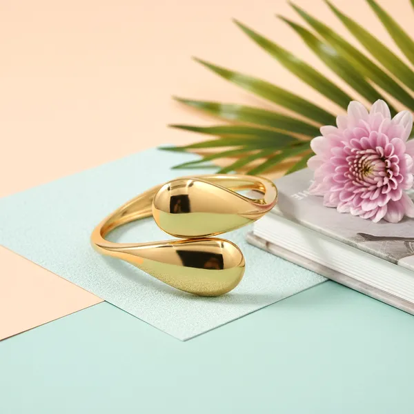 Gold_Nova_Twist_Bracelet_For_Women
