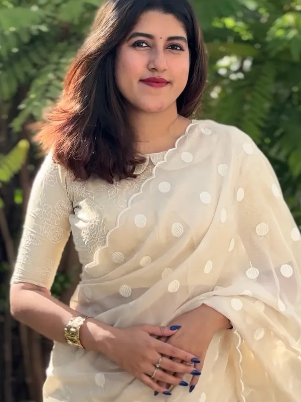 Elegant_Off-White_Polka_Dot_Saree_with_Embroidered_Blouse