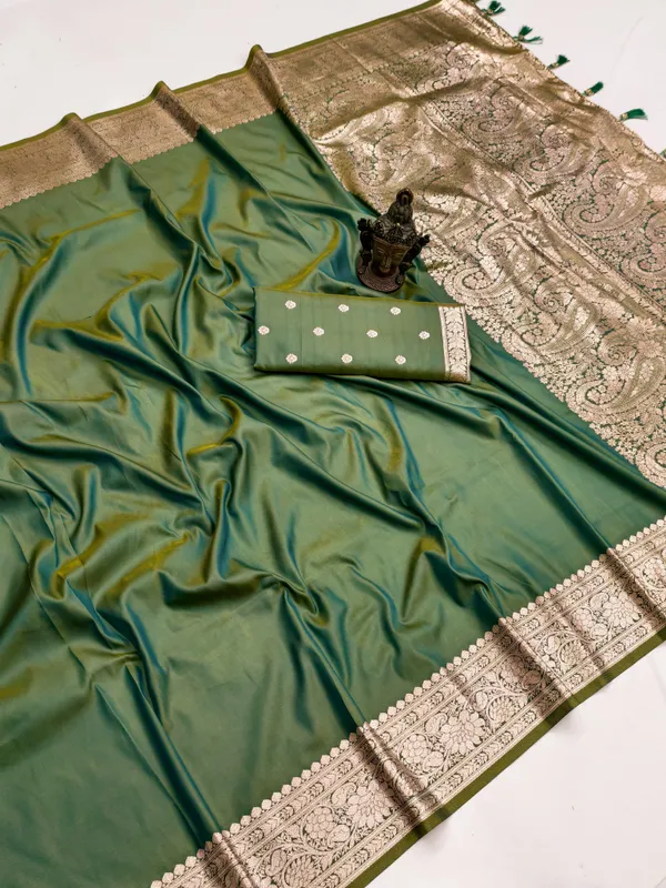Elegant_Green_Banarasi_Silk_Saree_with_Golden_Zari_Border
