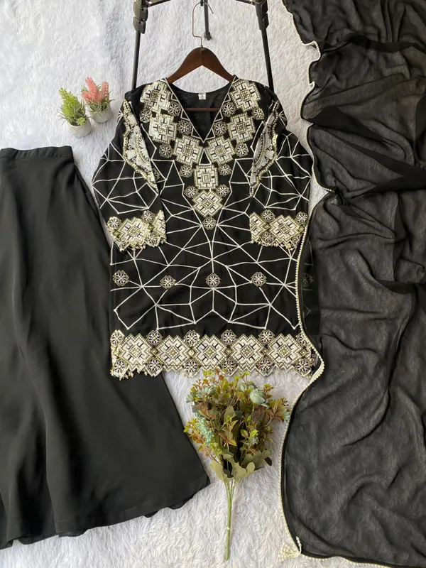 Black_Embroidered_Ethnic_Kurti_with_Geometric_Pattern
