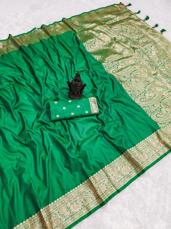 Green_Banarasi_Silk_Saree_with_Golden_Zari_Border_and_Blouse_Piece