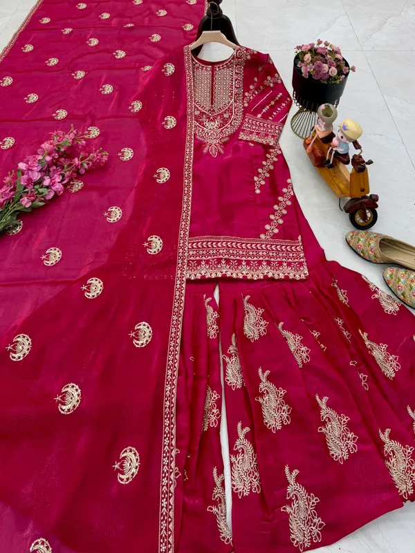 Elegant_Magenta_Embroidered_Salwar_Suit_Set_with_Dupatta