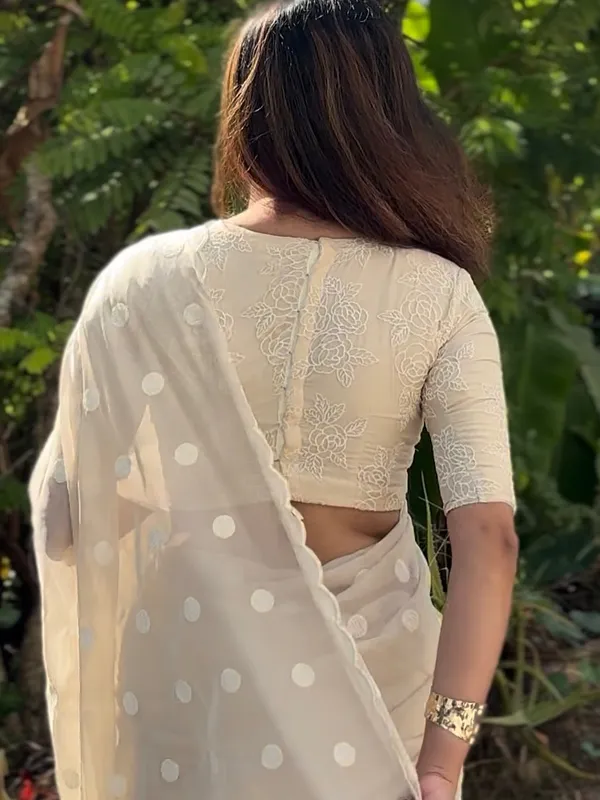 Elegant_Off-White_Polka_Dot_Saree_with_Embroidered_Blouse