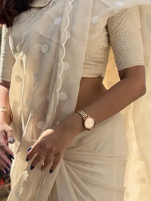 Elegant_Off-White_Polka_Dot_Saree_with_Embroidered_Blouse