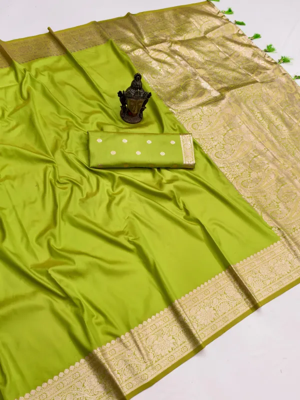 Traditional_Banarasi_Silk_Saree_with_Golden_Zari_Border_-_Parrot_Green