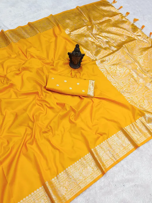 Yellow_Kanjivaram_Silk_Saree_with_Golden_Zari_Border_and_Brocade_Pallu