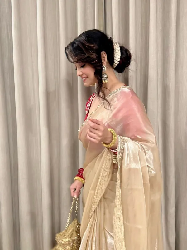 Elegant_Beige_&_Gold_Silk_Blend_Saree_with_Embellished_Border_and_Red_Blouse