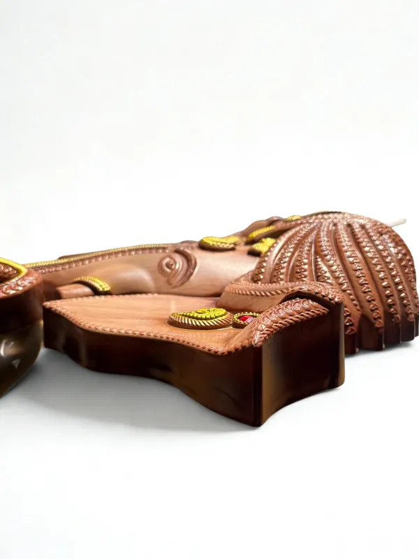 Wooden_Finish_With_Golden_Touch_Premium_Quality_Ganesh_Face