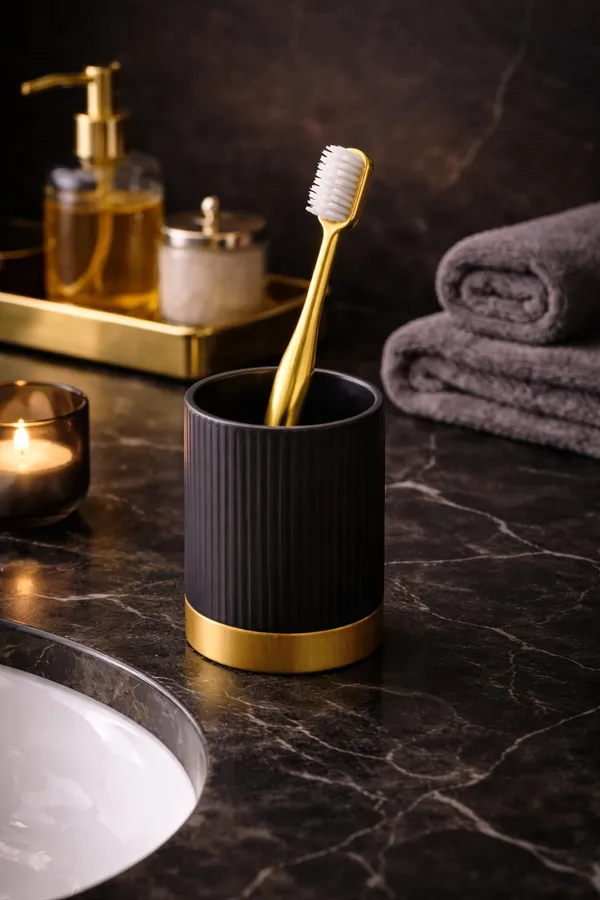 Premium_Gold_Coated_Toothbrush_With_Soft_White_Bristles