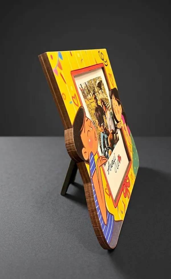 Wooden_Family_Kiss_Themed_Photo_Frame_|_For_Home_Decor_&_Pet_Lovers_|_7.5_X_8_Inch