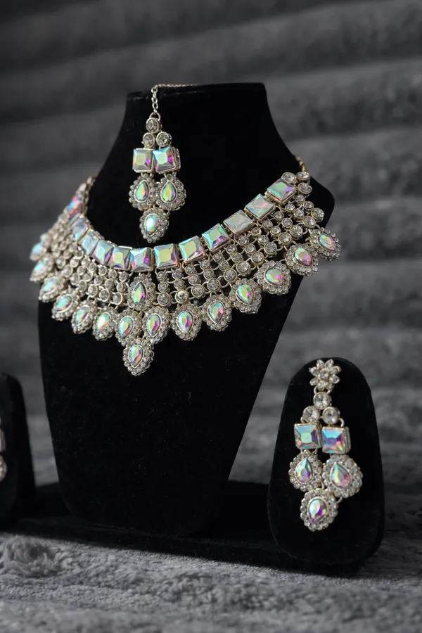Silver_Holographic_Stone_Bridal_Set_Premium_Mirror_Shine_Necklace,_Earrings_And_Maangtikka_For_Women