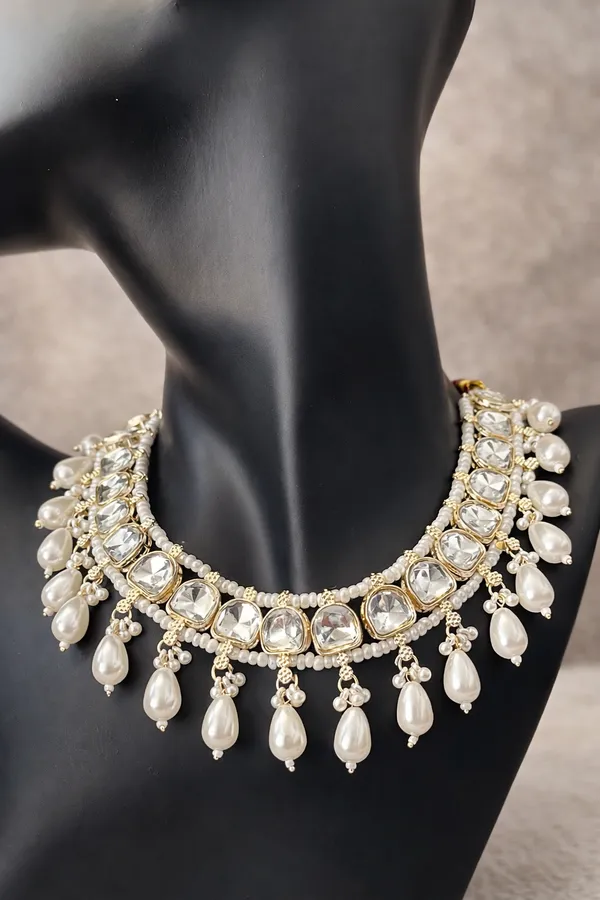 Elegant_Pearl_Choker_Necklace_Set_with_Matching_Earrings_&_Maang_Tikka