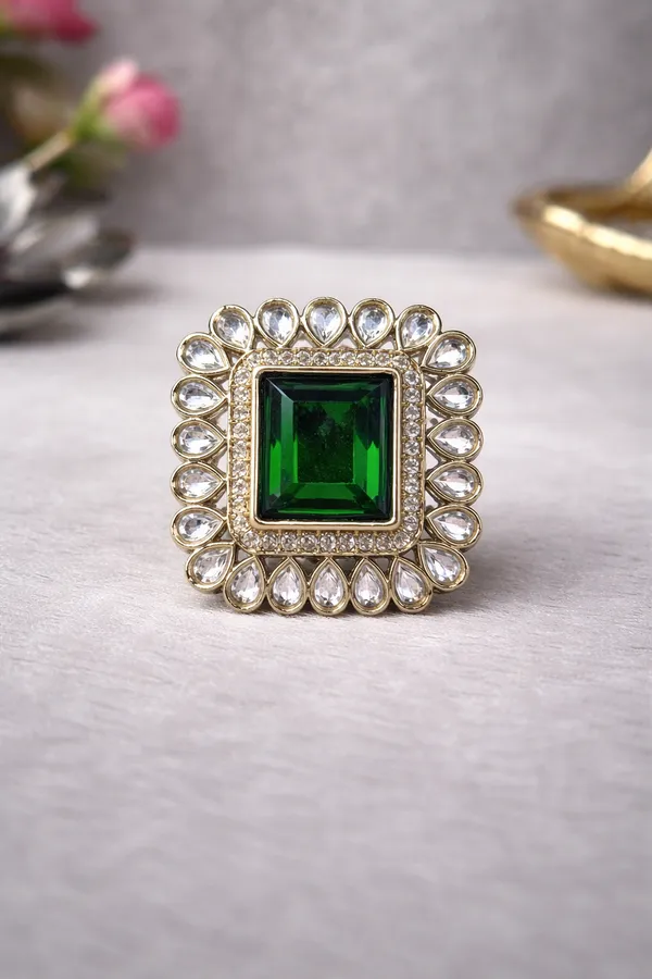 Emerald_Square_Royal_Ring