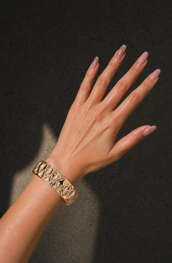 Golden_Luxe_Anti-Tarnish_Statement_Bracelet