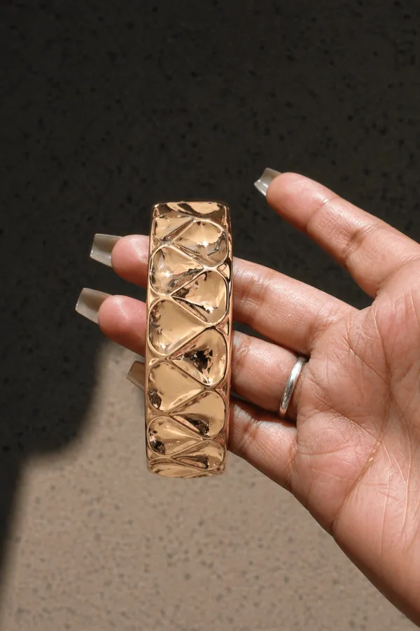 Golden_Luxe_Anti-Tarnish_Statement_Bracelet