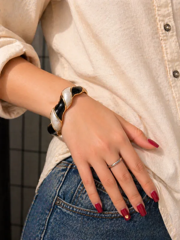 Midnight_Pearl_Anti-Tarnish_Ceramic_Bracelet