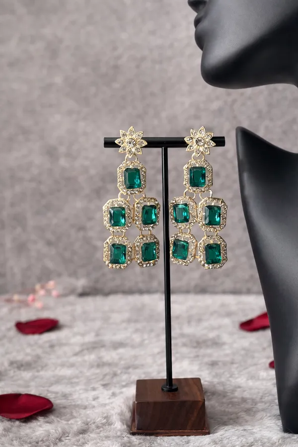 Necklace_Set_with_Statement_Earrings_&_Maang_Tikka