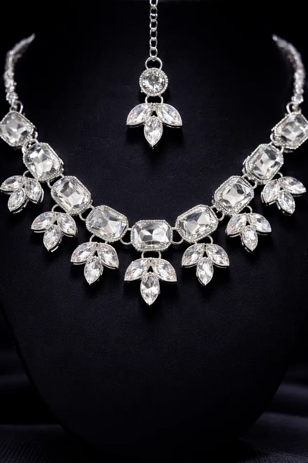 Silver_And_Clear_Mirror_Kundan_Jewellery_Set_Necklace_Earrings_Maangtikka_For_Women