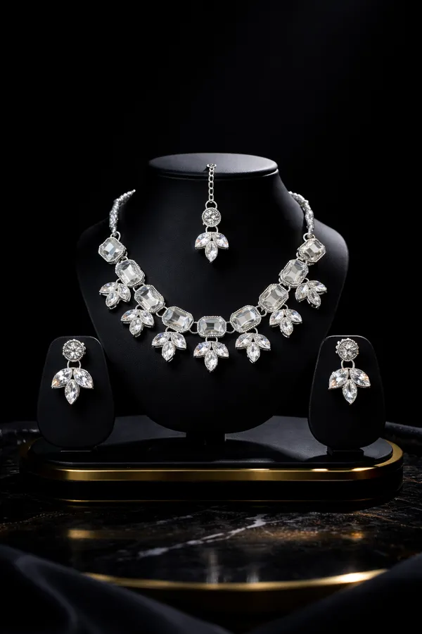 Silver_And_Clear_Mirror_Kundan_Jewellery_Set_Necklace_Earrings_Maangtikka_For_Women