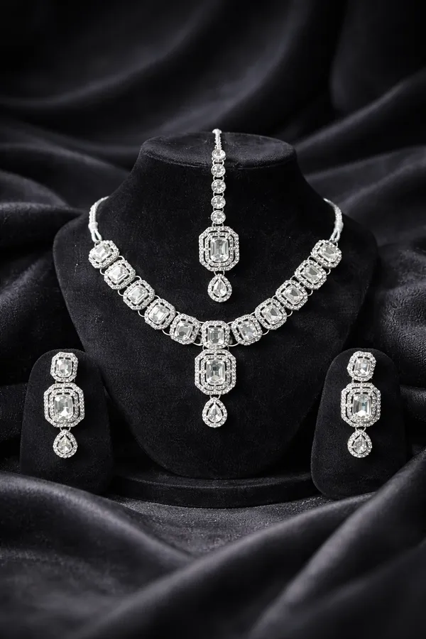 Silver_And_Clear_Mirror_Kundan_Bridal_Set_Necklace_Earrings_Maangtikka_For_Women