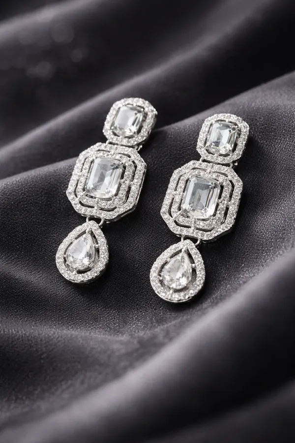 Silver_And_Clear_Mirror_Kundan_Bridal_Set_Necklace_Earrings_Maangtikka_For_Women