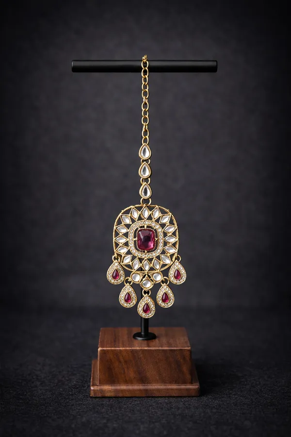 Royal_Crystal_Bridal_Set_(Earrings_+_Maang_Tikka)