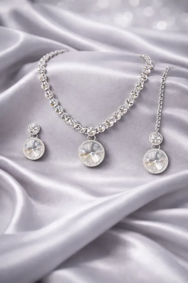 Silver_And_Clear_Classic_Look_Crystal_Necklace_Set_For_Women
