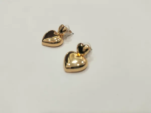 Minimal_Gold_Heart_Stud_Earrings_Korean_Style_Daily_Wear_Quirky_Studs_For_Women