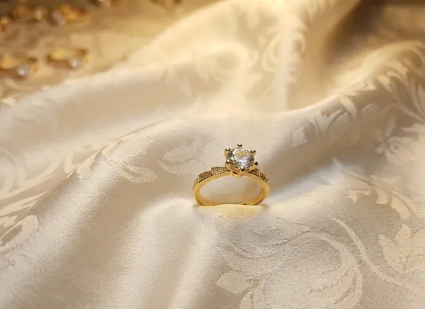 Eternal_Spark_Ring_For_Women