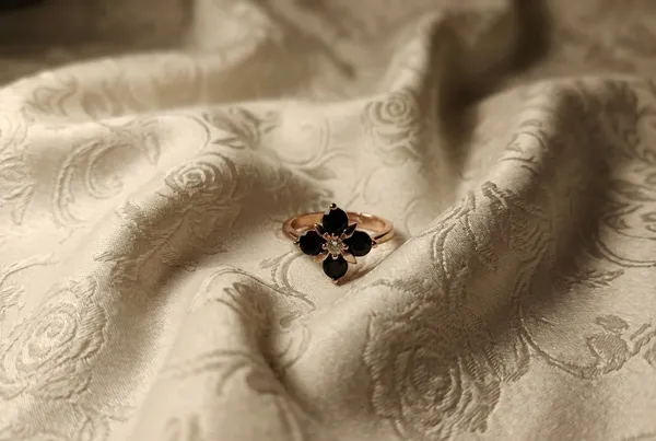 Stylish_Black_Flower_Crystal_Rose_Gold_Ring_And_For_Women