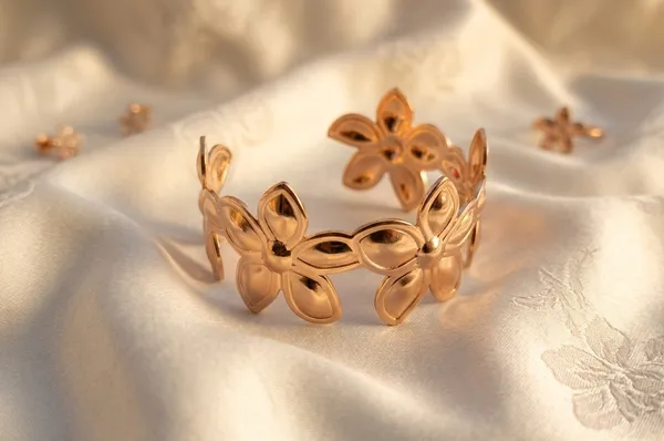 Floral_Radiance_Cuff_Bracelet_For_Women