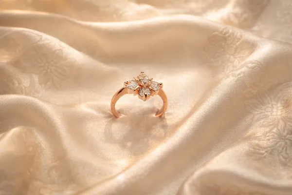 White_Crystal_Flower_Ring_For_Women