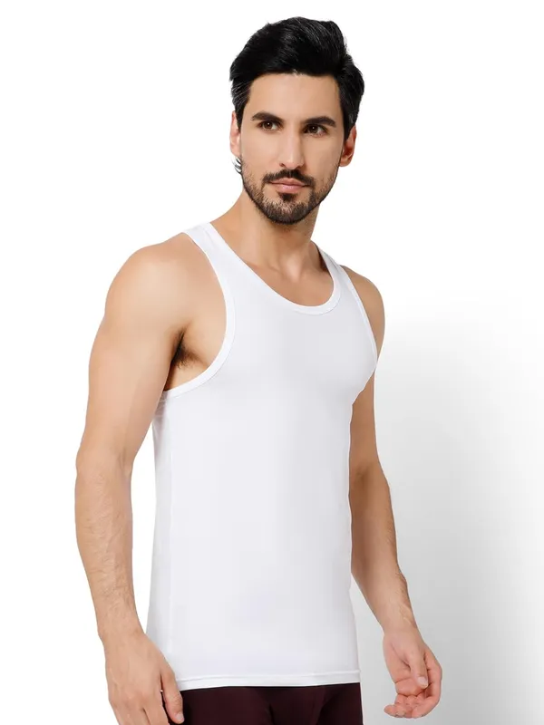 OXYZONE_Men's_Modal_Vest_Super_Soft_Solid_Round_Neck_Sleeveless_Baniyan_Innerwear_for_Men,_Breathable,_Odour-Free,_Anti_Bacterial_Finish_Regular_Fit_Undershirt