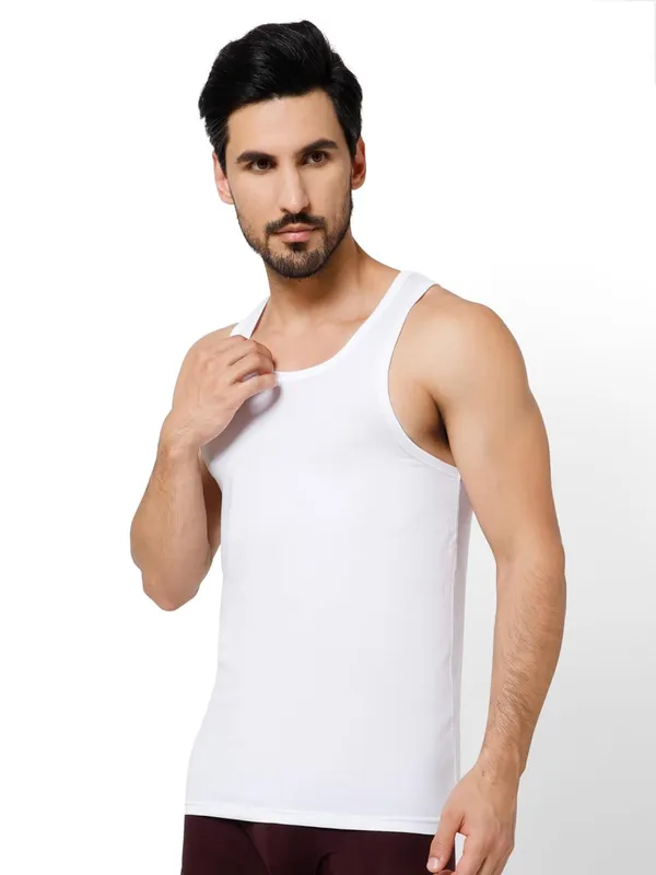 OXYZONE_Men's_Modal_Vest_Super_Soft_Solid_Round_Neck_Sleeveless_Baniyan_Innerwear_for_Men,_Breathable,_Odour-Free,_Anti_Bacterial_Finish_Regular_Fit_Undershirt
