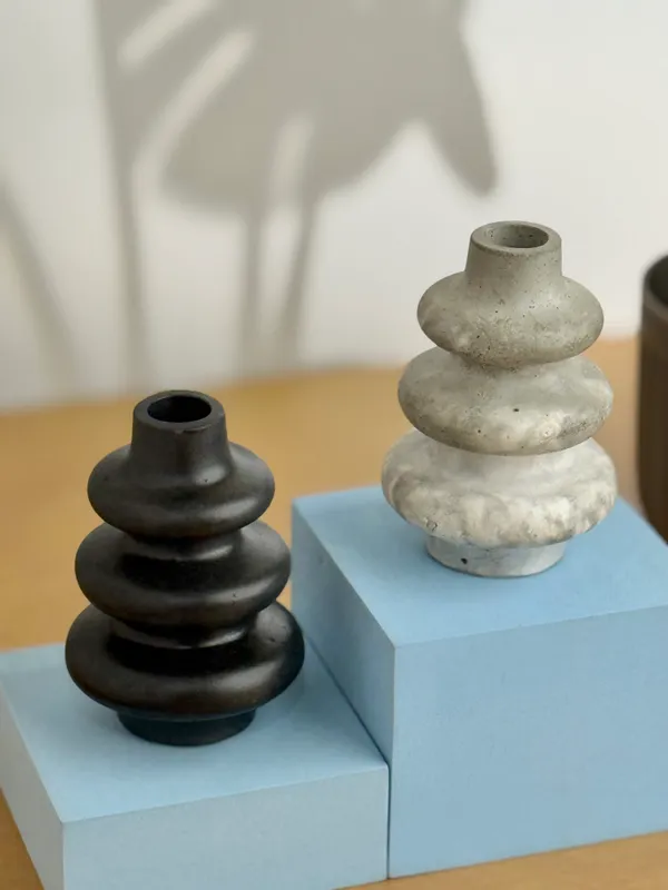 Lume_Concrete_Decorative_Bud_Vase_|_Black_|_6W_X_10H_Cm