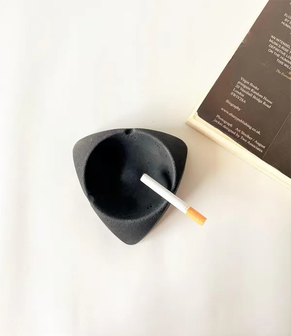 Incircle_Concrete_Ashtray_|_Black_|_10.6W_X_2.5H_Cm